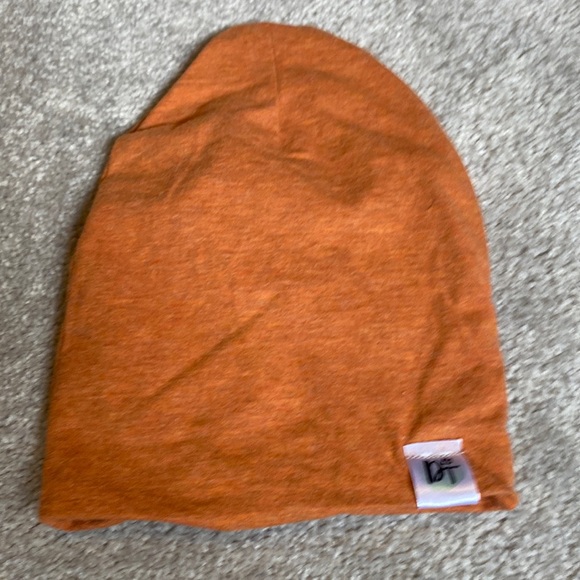 DANIELS THREADS BEANIE 6-12 month old - Picture 1 of 3